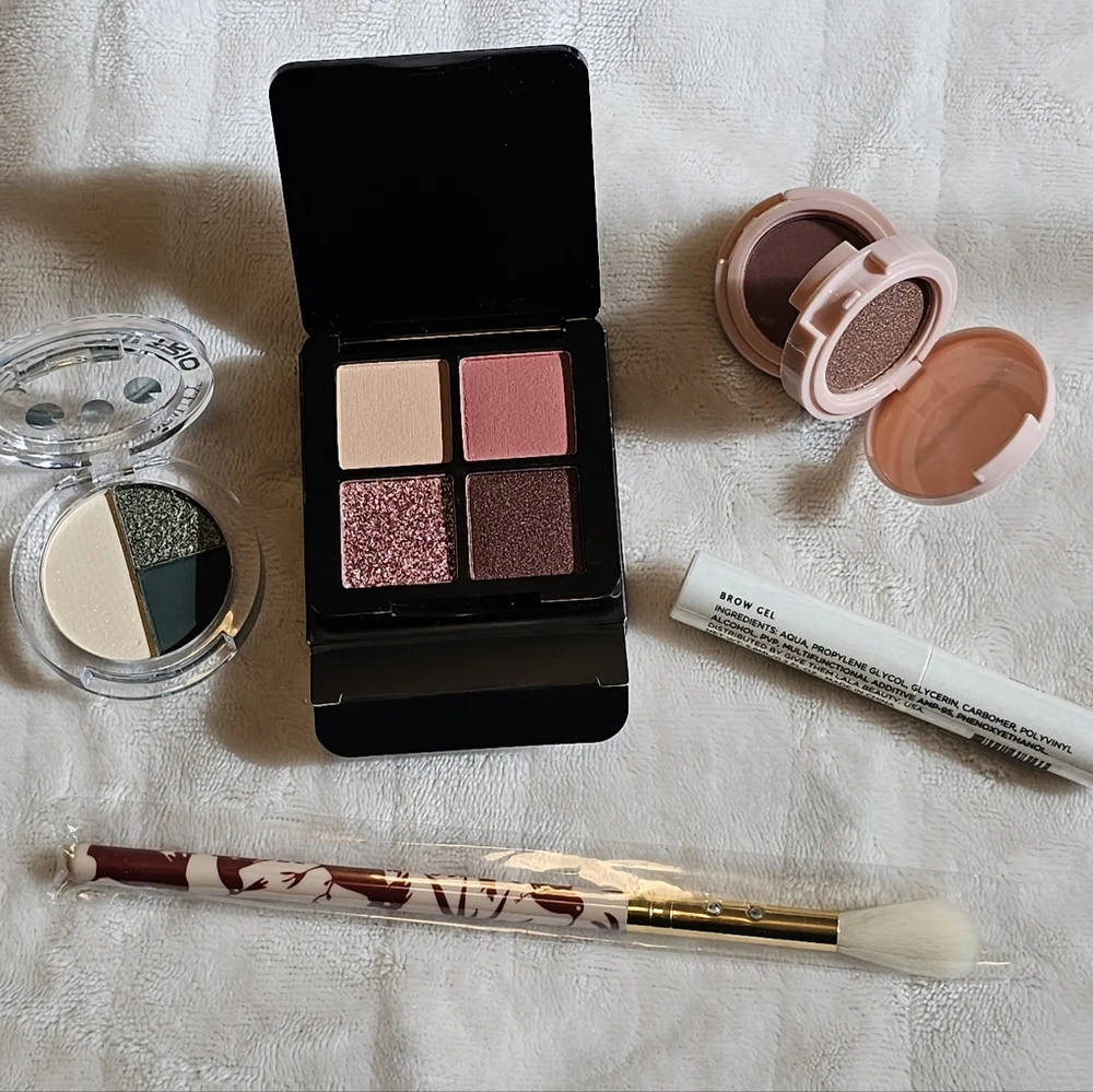 Ipsy Bag & NEW Makeup Products- Eyeshadow Palettes, Brow Gel